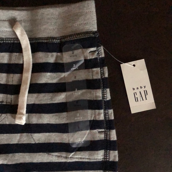 GAP BABY BOYS GRAY & NAVY STRIPED COTTON SHORT - Picture 2 of 5